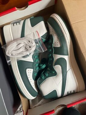 Nike Men's High-Top Sneakers in White and Dark Green